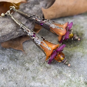 Boucles d’oreilles fleurs de lys exotiques  aux couleurs bronze orange et fuchsia