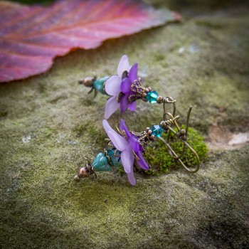 Boucles d’oreilles clochettes elfiques et féeriques violettes