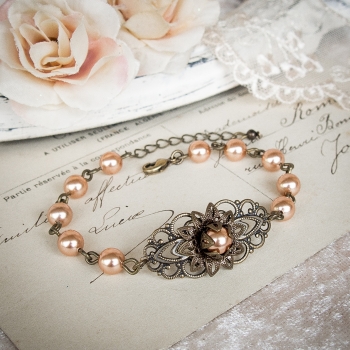 Bracelet vintage victorien en bronze et perles nacrées rose